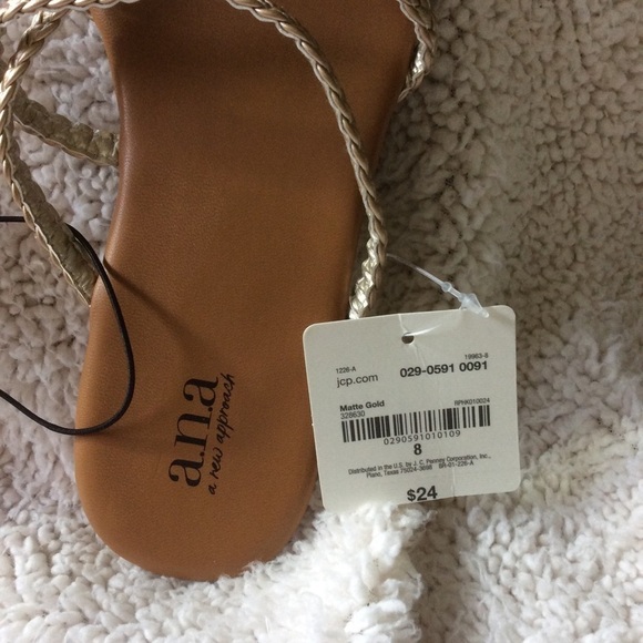 NWT👀 Ana Gold Sandals🌸🌸 - Picture 3 of 5